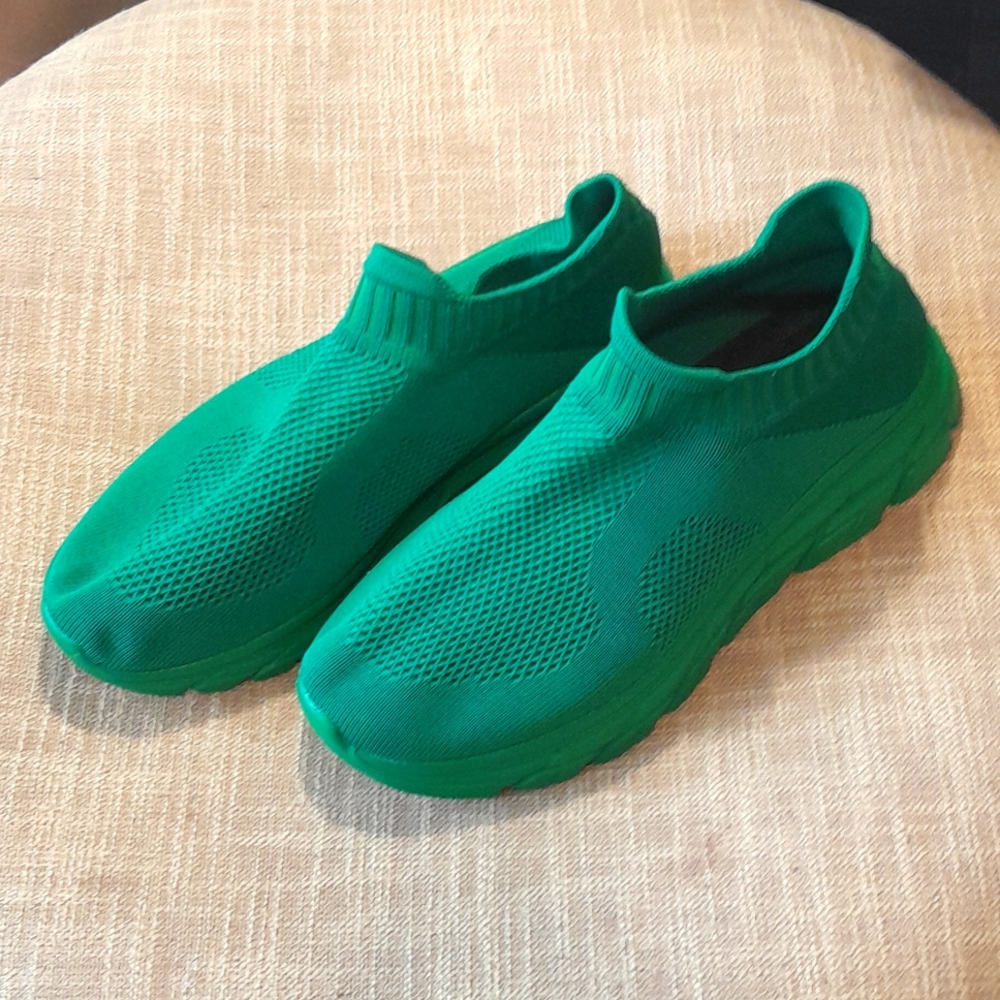 Men's Running Shoes. Size: 8.5. Green.